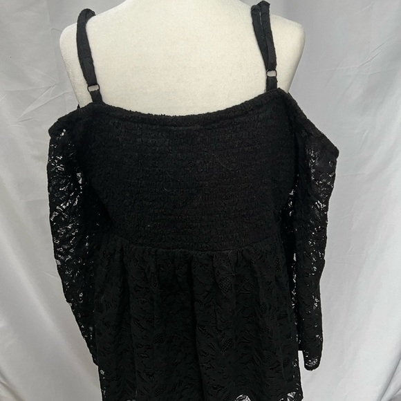 TORRID | Babydoll Lace Smocked Cold Shoulder Top | Size 1 - Picture 6 of 6